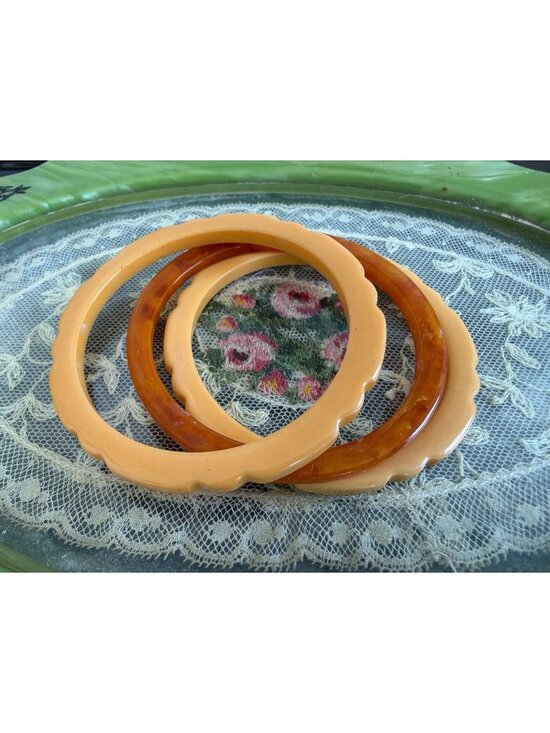 Bakelite Jewelry - Vintage 40's Lot Three Bakelite Spacer Bangles Carmal/Beige